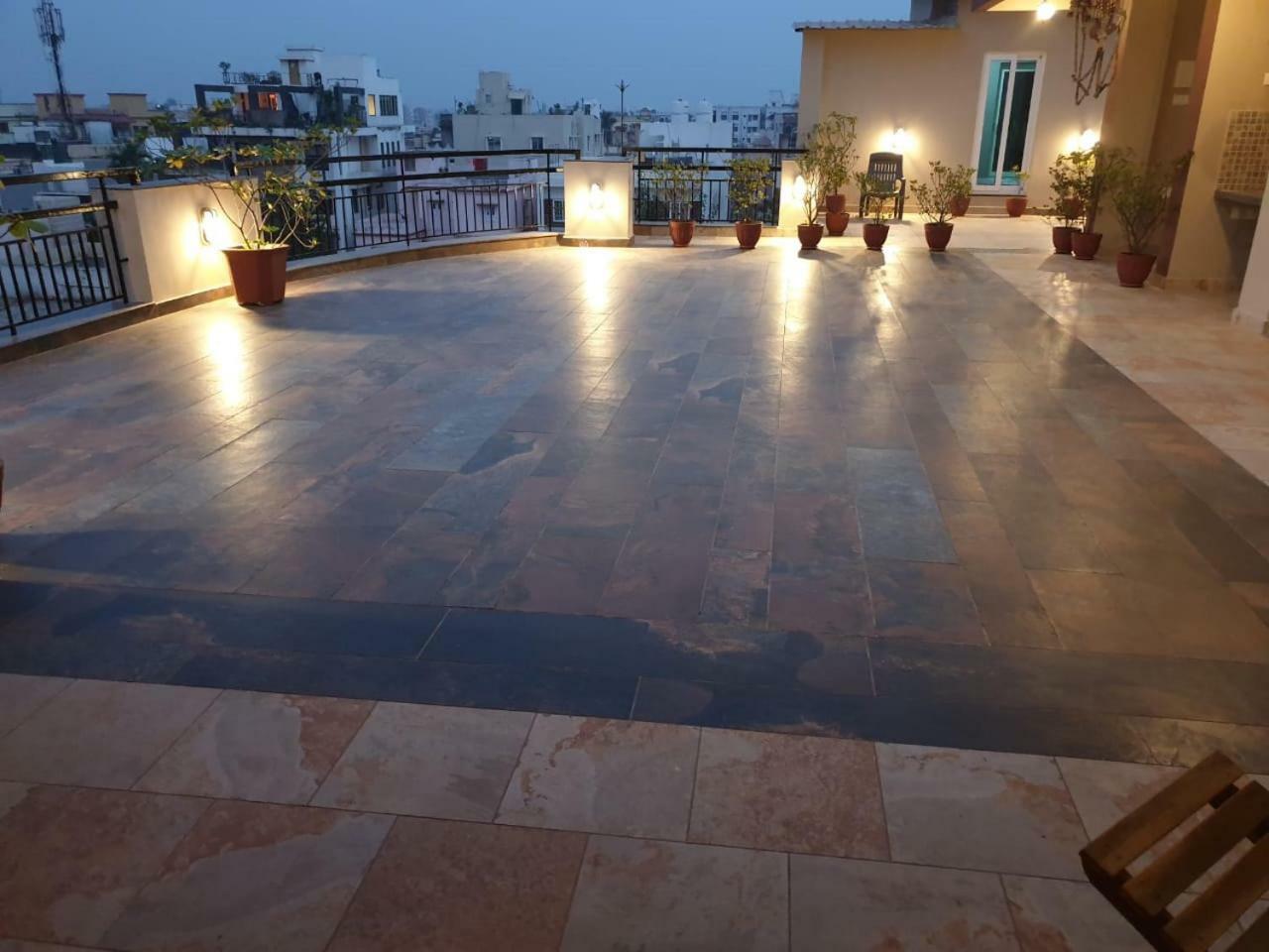 The Rooftop Cabana, A Homestay Bhuvanesvar Kültér fotó