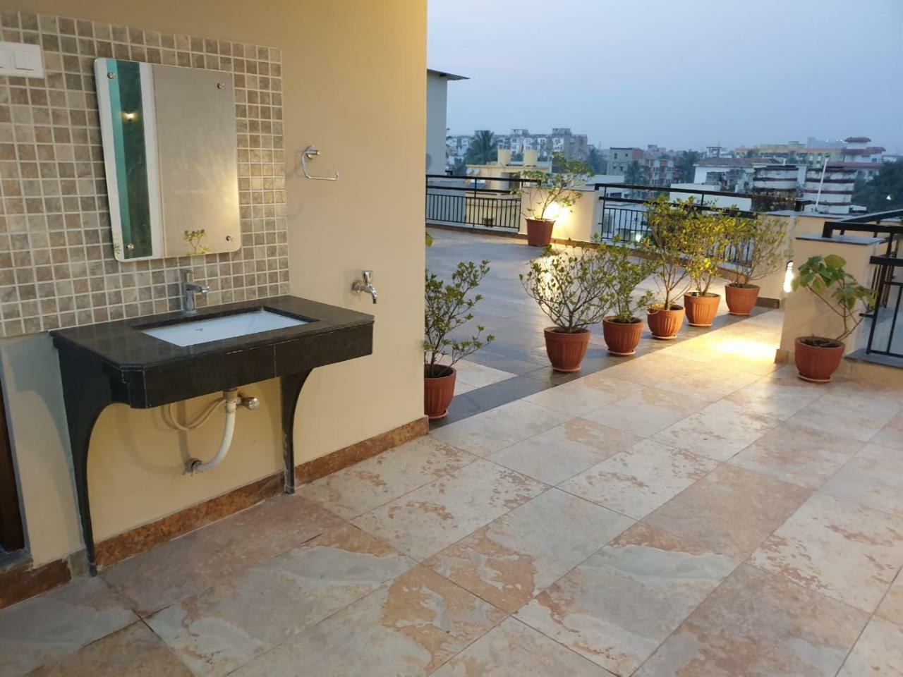 The Rooftop Cabana, A Homestay Bhuvanesvar Kültér fotó